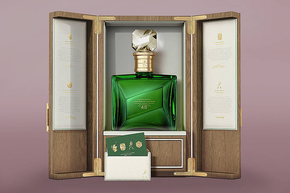 [Translate to Dutch:] Johnny Walker special edition: Captivating outer packaging & golden label
