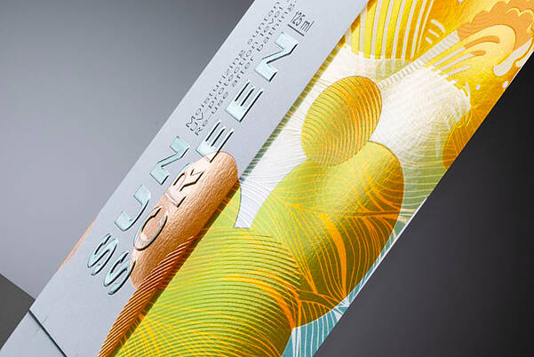 [Translate to Dutch:] Yellow semi-transparent folding box surface design