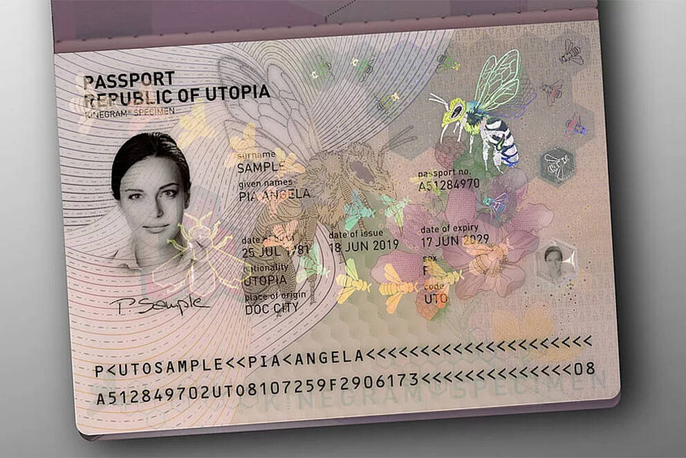 [Translate to Dutch:] Passport with holograms as high-security features