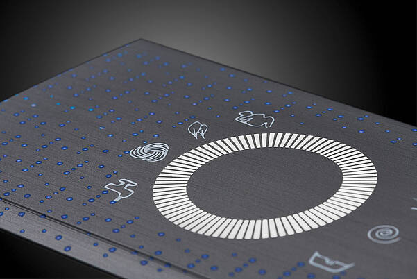 [Translate to Dutch:] Injection molded part with backlit touch design