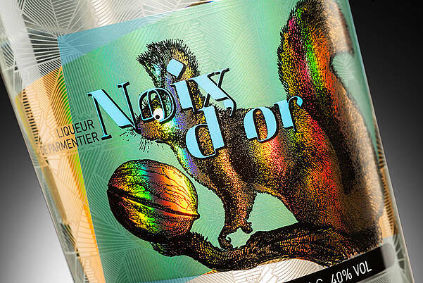 Bottle label with diffractive rainbow effects by LEONHARD KURZ